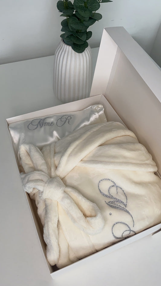 COFFRET PEIGNOIR PILOU+ PEIGNOIR SATIN